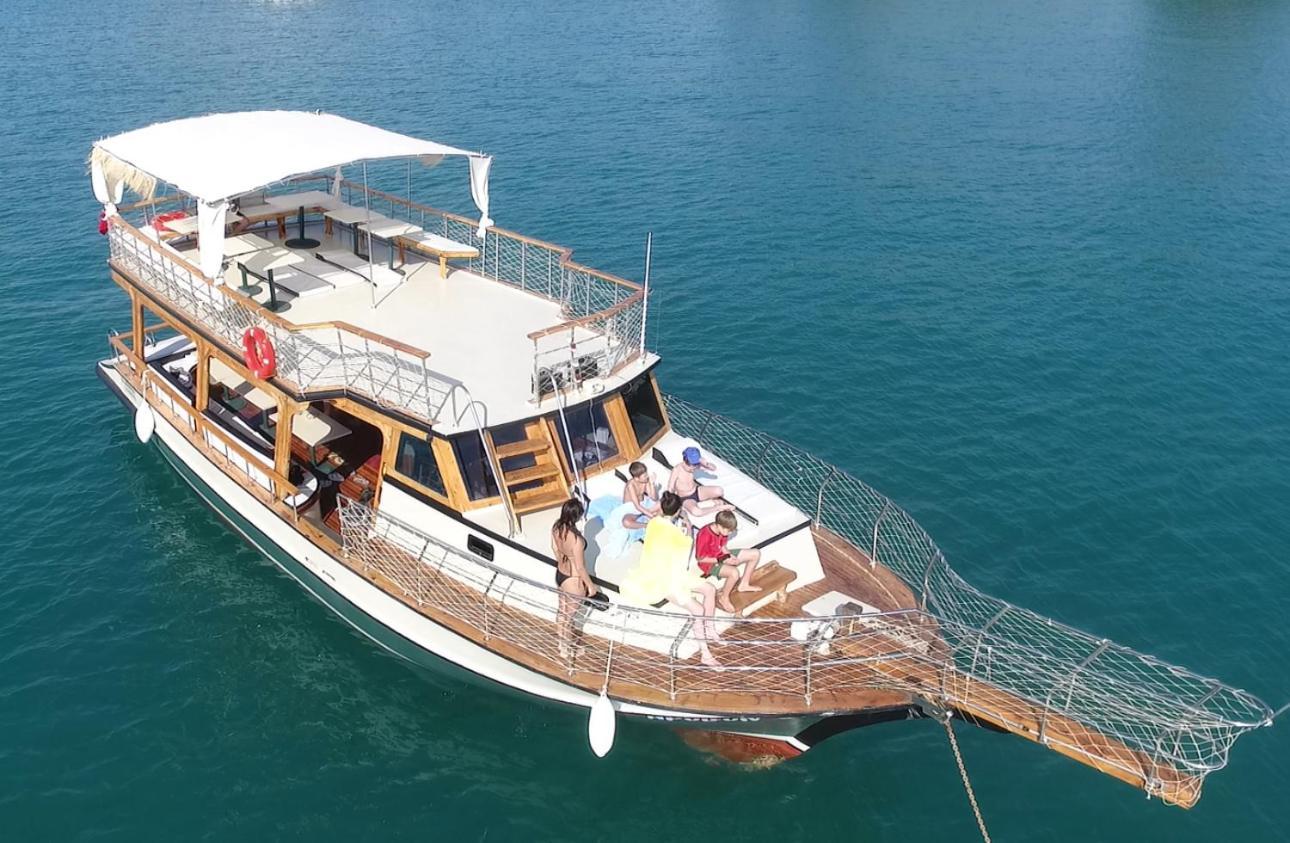 Botel Apollon Boat Tour *
